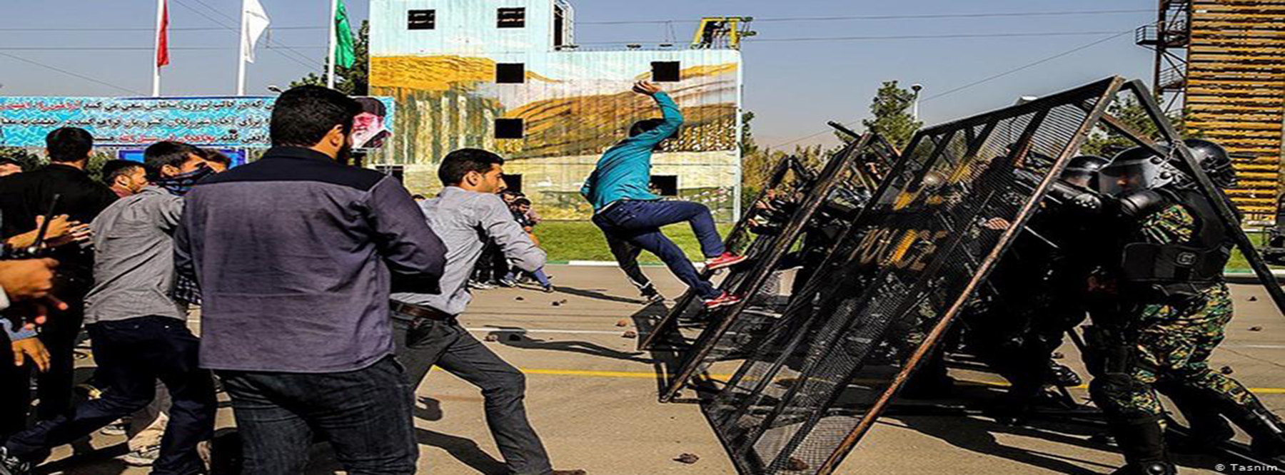 الخلاف المتزايد بين الثورة والدولة في إيران